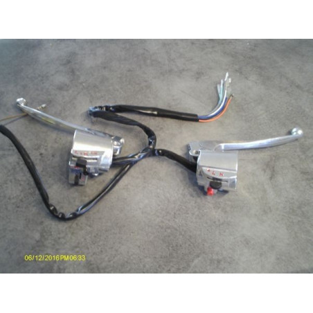 Ensemble commodos + leviers neufs adaptables: Honda 125 CG