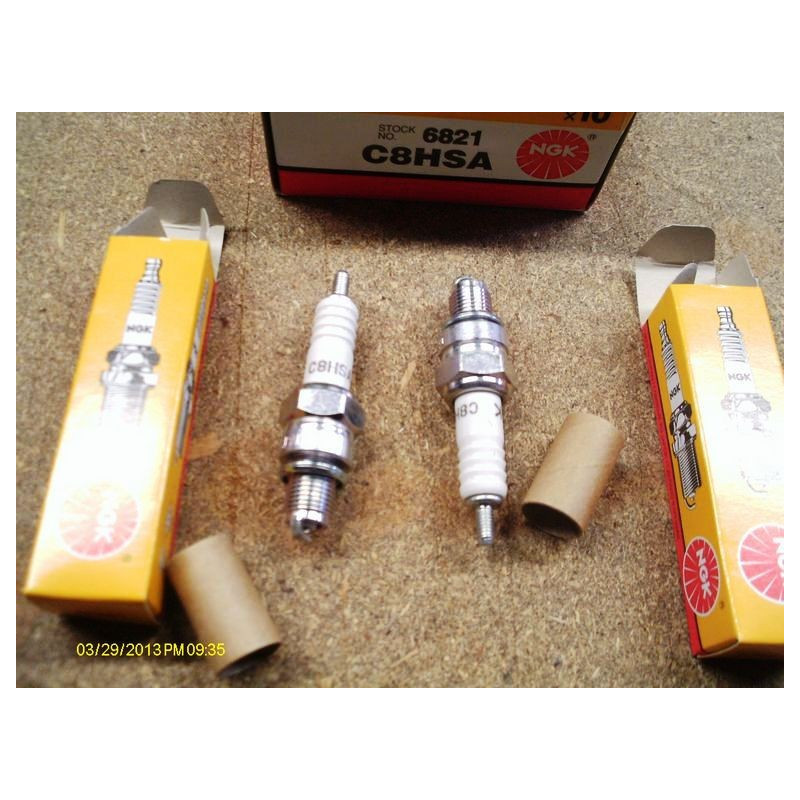 Honda 125 T1/T2: Lot de 2 bougies NGK C8HSA, non résistives.